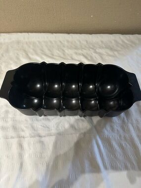 Nordic Ware Pro Black Cast Bundt Loaf Cake Pan